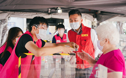 80歲以上不在籍長輩今起接種  林智堅：獲配疫苗明日施打完畢