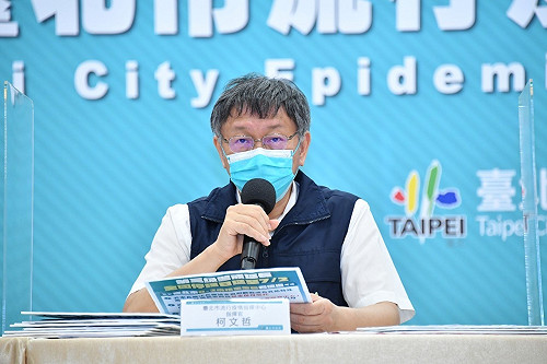 民眾黨立委提「政務官手臂留給國產疫苗」柯文哲譏：口水題