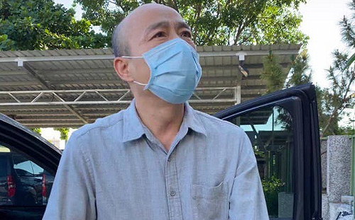 「韓先生」來送貨 百台助學筆電送中南部偏鄉育功院