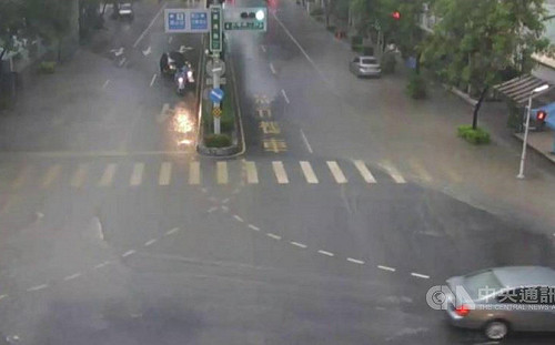 高市大雷雨多處積水  寶業里滯洪池滿水位