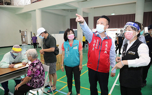 反打潮？嘉義縣75歲以上長者開打 翁章梁：疫苗很珍貴 趕快接種才有防護力