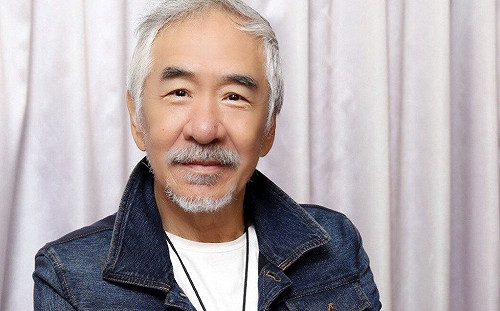 76歲「痛苦歌王」孫情拒打AZ！看新聞害怕：待在家乖乖防疫就好