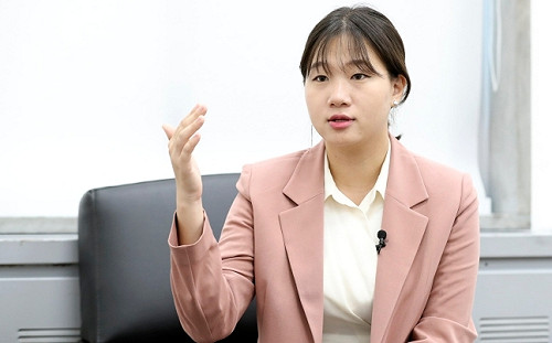 青瓦台青年秘書提名 文在寅破格任命正妹女大生惹爭議