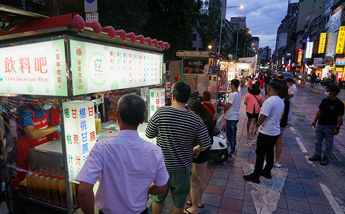 北市夜市「微解封」惹議 柯文哲:考慮下波夜市優先施打疫苗