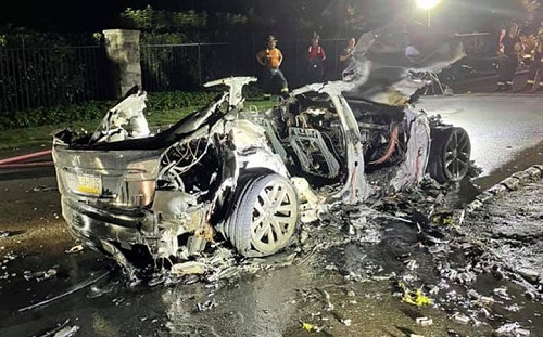 特斯拉S Plaid開賣不到1個月爆起火意外！車鎖故障駕駛差點被困住