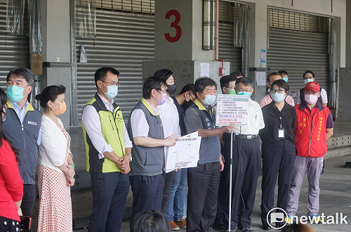 快訊》林昶佐嗆柯P防疫講廢話 會長反嗆「騙肖」:你有關心環南市場?無采挺你