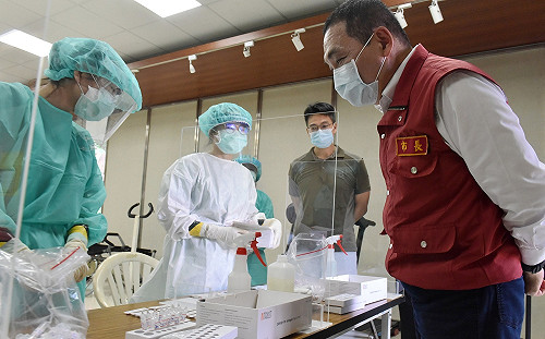 新北機動篩檢隊進駐樹林傳統市場 侯友宜:168個市場攤商造冊分批接種疫苗