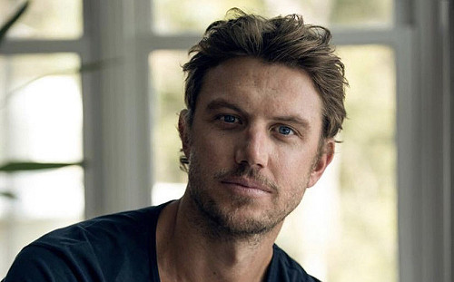 網瘋傳Netflix《性/生活》男主無碼巨鵰艷照  製作人：絕無替身