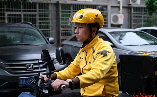 超狂! 銀行行長辭職創業失敗改當外送員 1 個月成「接單王」4個月升站長