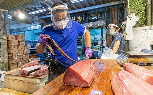 基隆崁仔頂漁市生意剩三成  林右昌：一起加油期待解封到來!