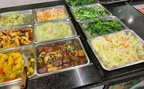 自助餐「夾三樣青菜」！金額曝光　他愣：老闆是說真的？