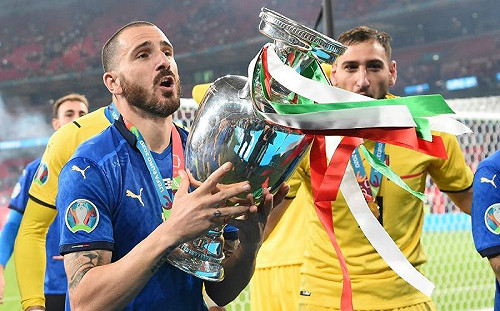 足球／足球這次不回家　義大利老將奪冠嗆：它要來羅馬了