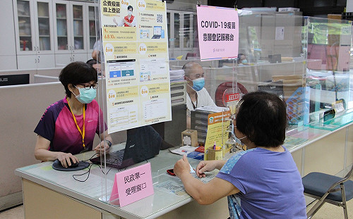 開放18歲以上施打 高市府廣設疫苗意願登記服務中心