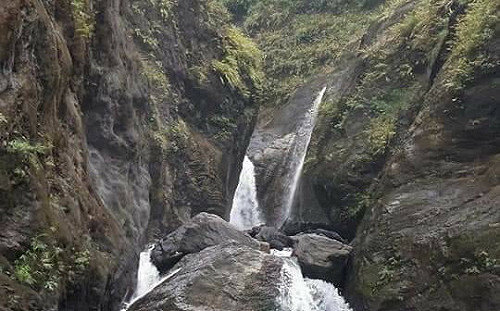 屏東鴛鴦瀑布溯溪意外2人溺斃  同行有高市消防局中階主管