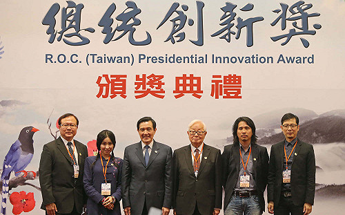 劉宥彤穿著「不得體」？台大電機系教授葉丙成：我也穿牛仔褲進總統府領獎