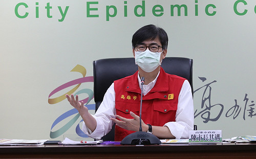 唐鳳系統造成里長困擾?陳其邁:長輩第二劑沿用通知單發放方式