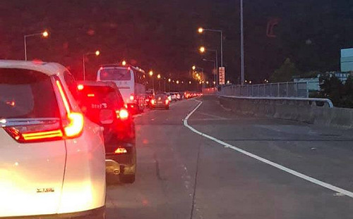 國5北上晚間現車潮 雪隧回堵5.5公里