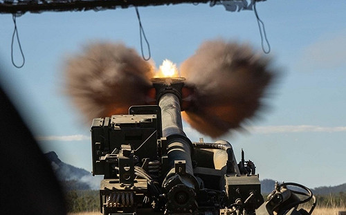 台灣沒有的!「護身軍刀」 M777榴彈砲展陸戰火砲能力