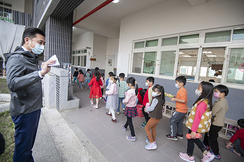 全國警戒降為2級  竹市27日起將恢復內用、開放室外風景區