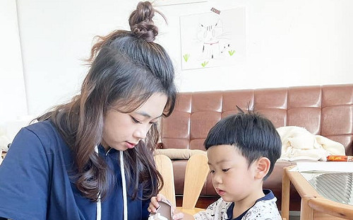 蔡阿嘎和老婆二伯宣布重大消息：第三個baby誕生啦！