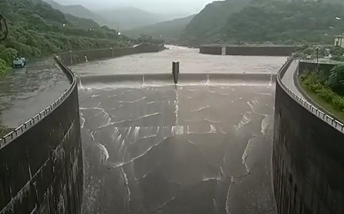 (影)烟花颱風雨量驚人 員山子分洪道今晨6:10啟動
