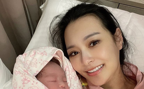 恭喜!王思佳優雅產下「小王美」感動直呼:終於見面了