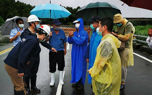 市府應變中心二級改三級  高雄人抱怨今天未停班停課