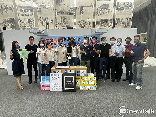 抗疫女神賈永婕捐影像式喉頭鏡 南市消防局添救命神器