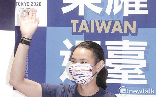 國手搭經濟艙官員要究責?民進黨團這樣看