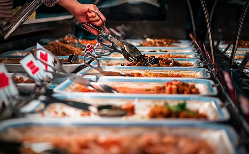 開放內用還不敢去？男衝buffet驚呆