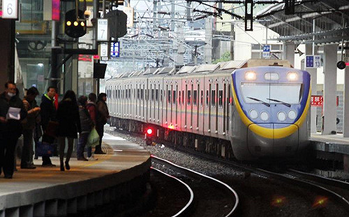 因應高鐵停駛　台鐵加開27列次