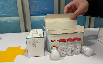 特權疫苗？科長女兒帶未婚夫插隊打莫德納殘劑 台東衛生局：並無不妥