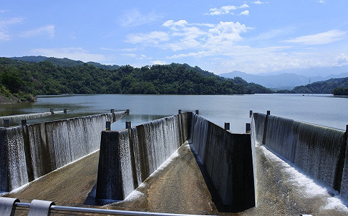 大雨灌注！自然溢流17天 鯉魚潭水庫蓄水仍逾1.1億噸