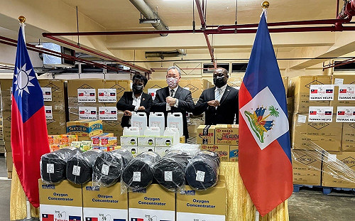 海地地震 外交部先捐贈口罩、防護衣、製氧機防疫物資
