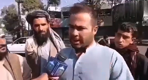 塔利班街訪民眾「後面兩個大漢拿著AK」喀布爾市民微笑：一切都好