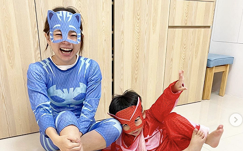 陪蔡桃貴角色扮演疑似走光 二伯急忙澄清：是睡褲啦！