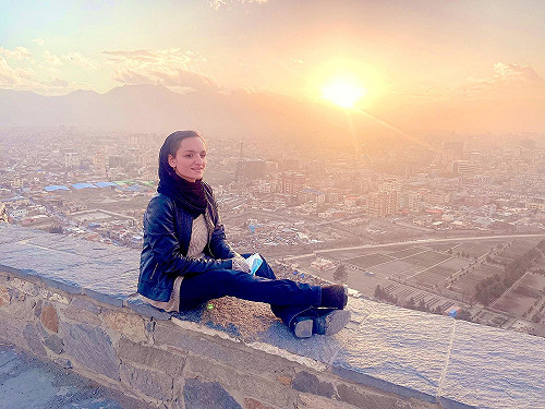 阿富汗27歲女市長藏車底逃亡德國 前女警揭塔利班上門擄走年輕女性