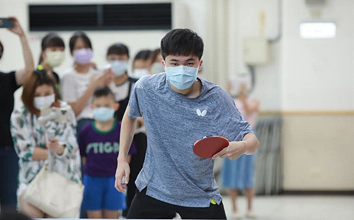 奧運銅牌林昀儒返母校宜蘭國小 60萬加碼獎金全數捐出