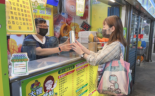 新北夜市、市場不塑集點 一起i環保