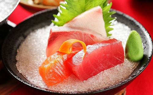 生魚片配鮮蝦超敷衍？老饕秀澎湃照