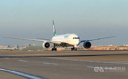 波蘭贈台40萬劑AZ疫苗  5日清晨送抵桃園機場