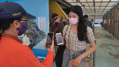 兼顧防疫與便利！東琉線客船推線上售票系統 自助機台直接取票