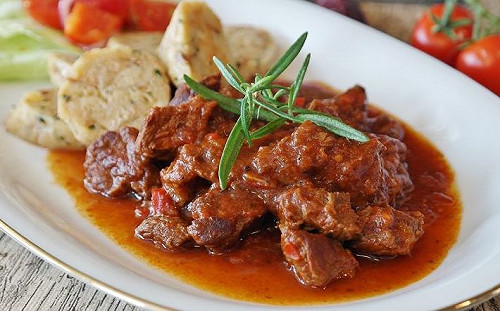 燉牛肉總是又柴又腥？大廚喊2禁忌