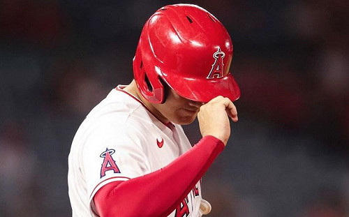 尷尬又不失禮貌微笑　大谷完美詮釋