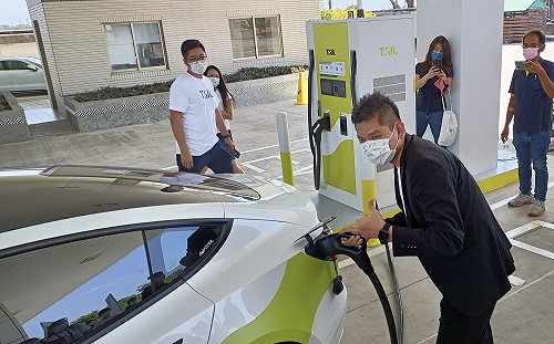 充10分鐘可行駛200公里！國道首座電動車快充站正式啟用