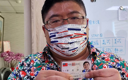 秀出身分證挺陳柏惟 蔡易餘直呼「嘉義人不容許刪Q」