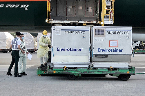 斯洛伐克贈台16萬劑AZ疫苗運抵  供第2劑造冊接種