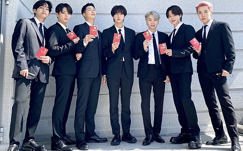 BTS外交官護照竟被經紀公司展出！遭轟「為錢瘋狂」２天後急下架