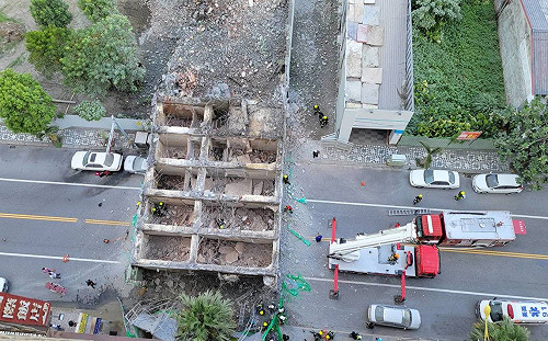 花蓮漫波飯店倒塌 5工人赴花檢複訊