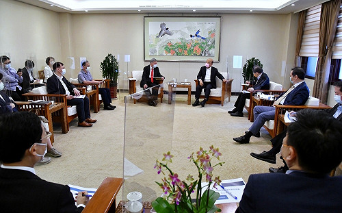 蘇揆：維持二級警戒 休閒娛樂場所、宗教活動可適度鬆綁